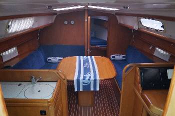 K�nyelmes bels� t�r