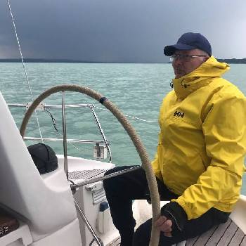 S�tavitorl�z�s kapit�nnyal